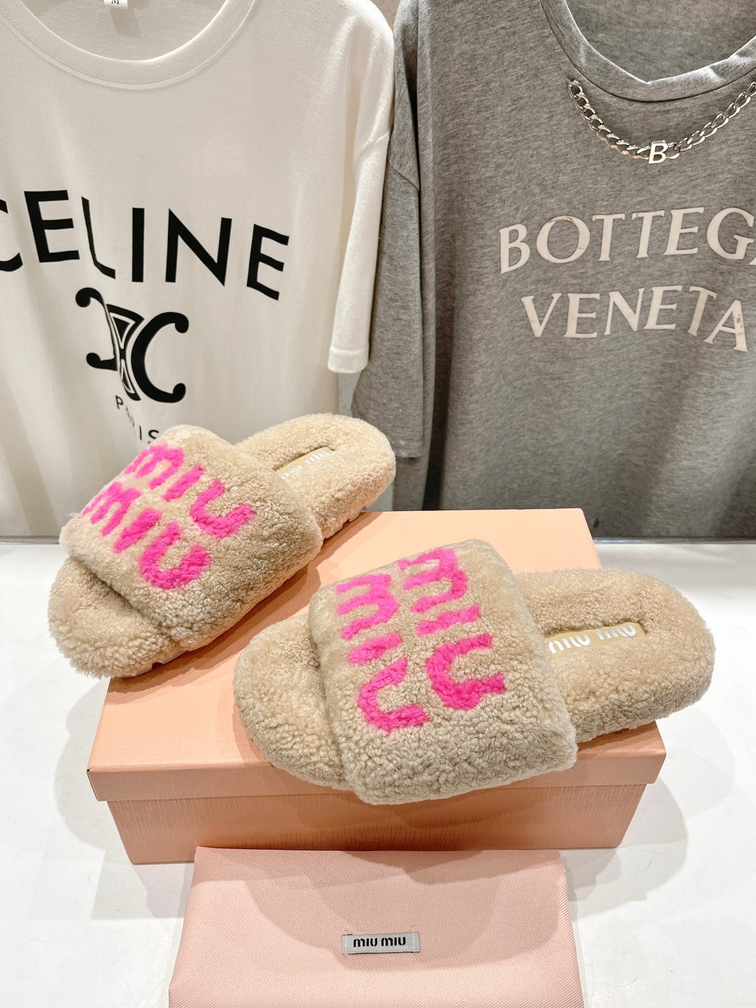 Miumiu 26s Sandals Light Beige Shearling With Logo Lettering