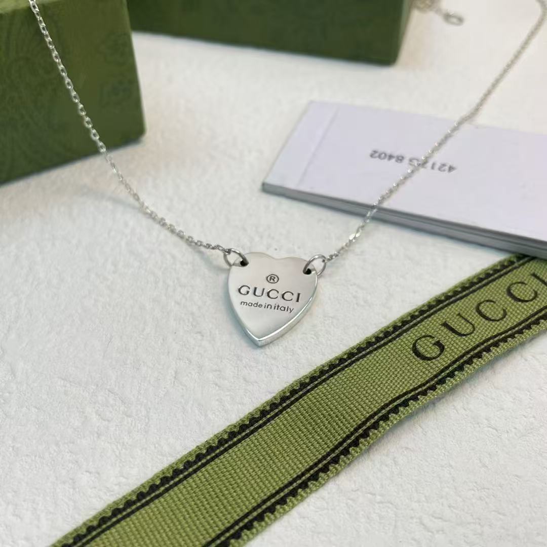 Gucci Trademark Heart Necklace Sliver