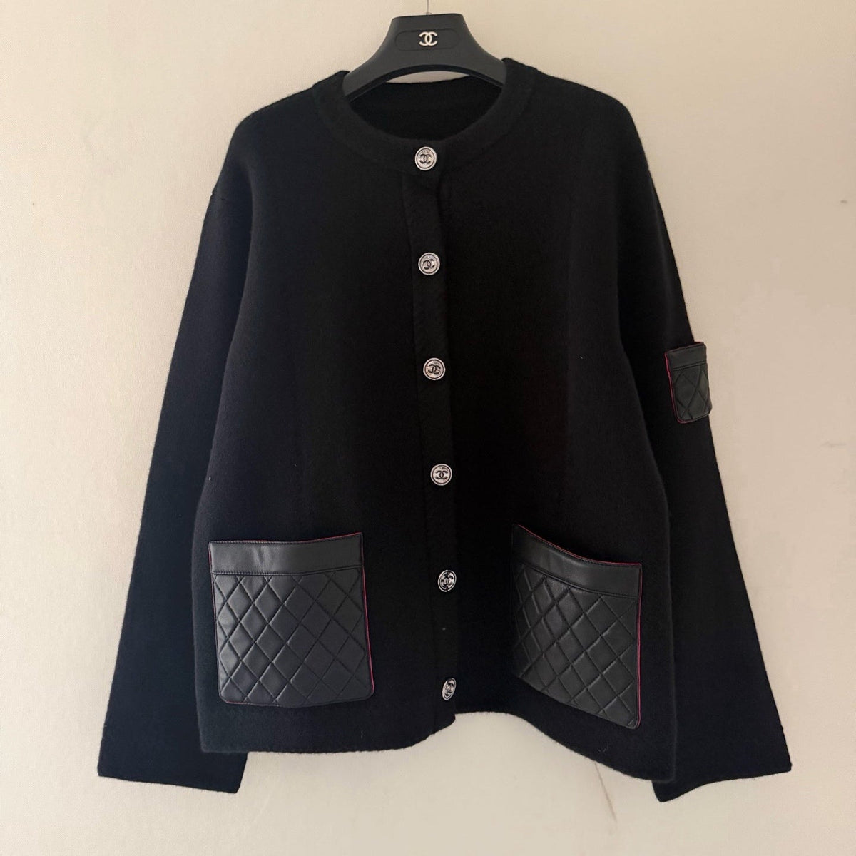 CC 26B Pocket Cardigan Black Cashmere 436263