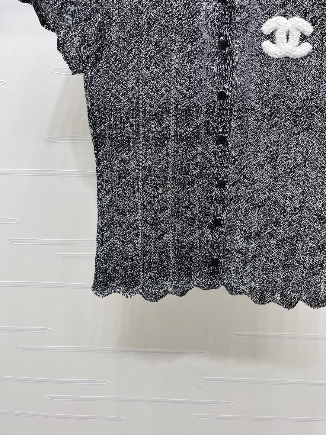 CC 26 Round Neck Short-Sleeve Cardigan Black in Wool 385424