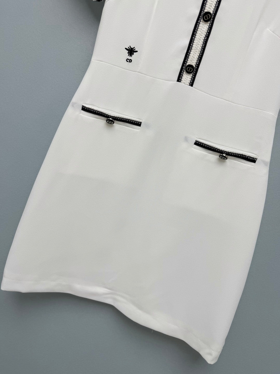 CD 26 Waist-Defining Short-Sleeve Dress White in Wool Knitwear and Cotton Blend 386807