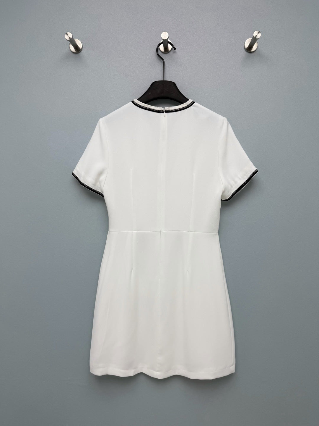 CD 26 Waist-Defining Short-Sleeve Dress White in Wool Knitwear and Cotton Blend 386807