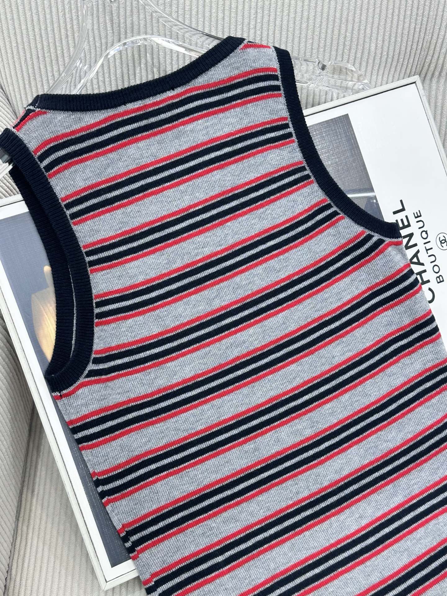 CC 26 Striped Color-Blocked Knit Vest Top Grey in Wool 387691