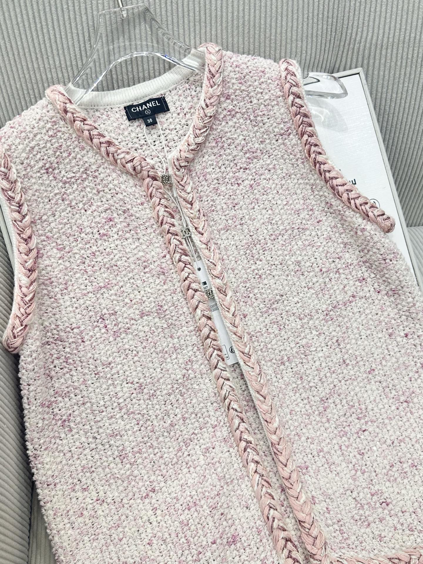 CC 26 Knitted Vest Jacket Light Pink in Wool 387497
