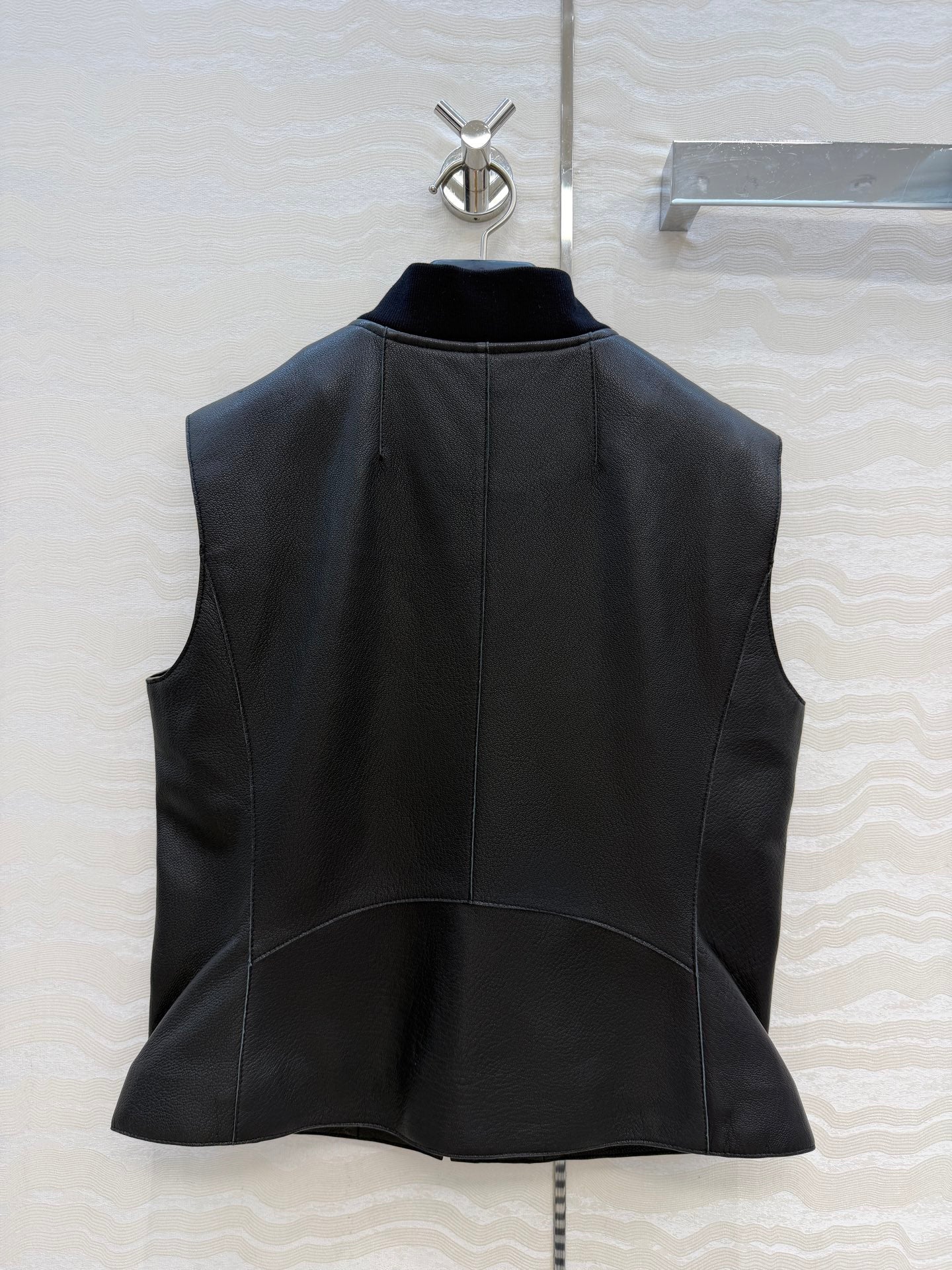 HM Elegant Equestrian-inspired Genuine Jacket Black in Sheepskin