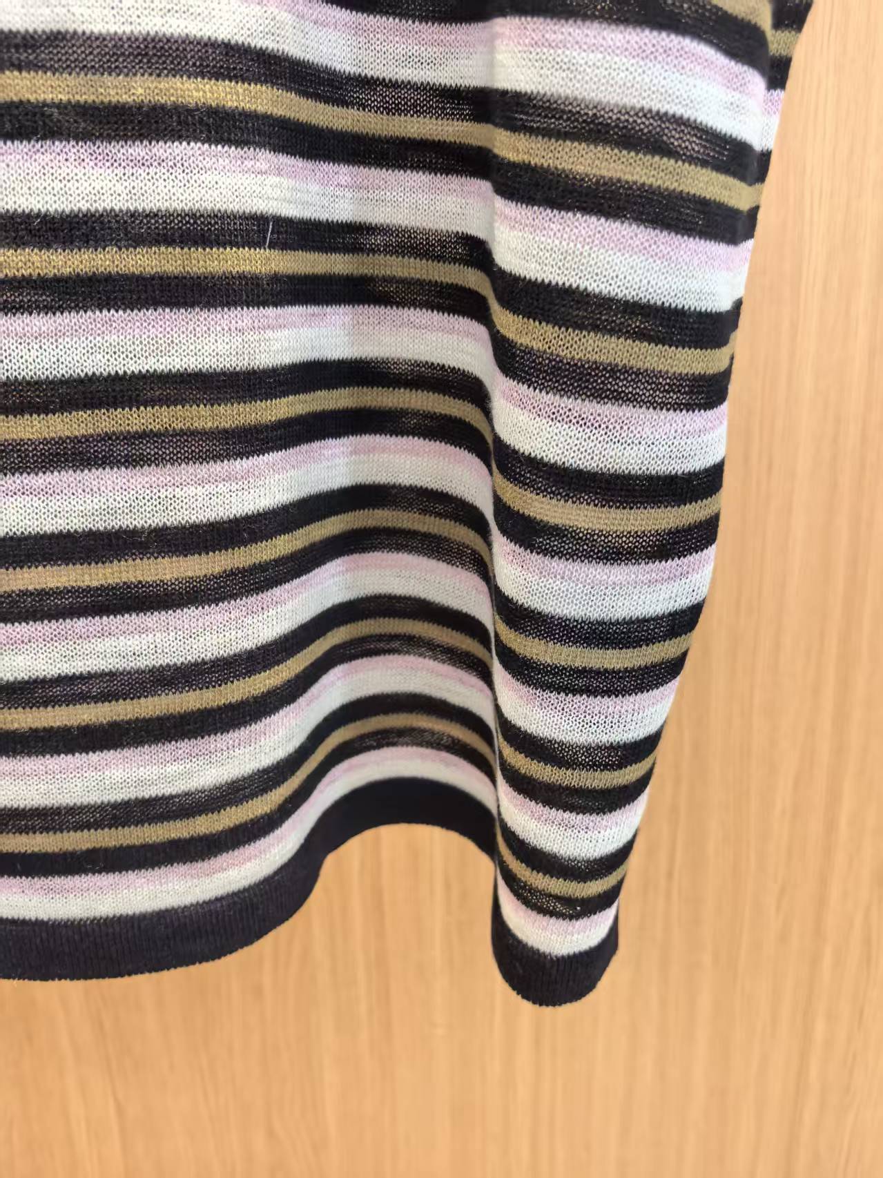 CC 26 Two-tone Ruffle Striped Sleeveless Knit Vest in Nylon 387901