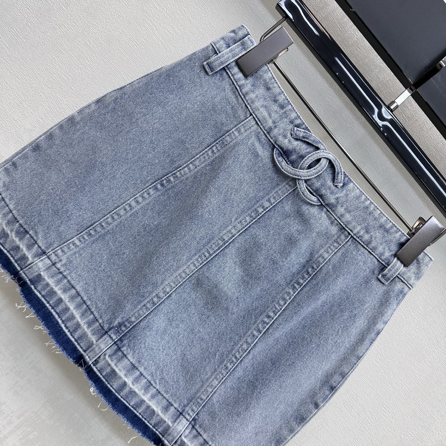 CC 26 Fringe-Edge Denim Midi Skirt Blue in Cotton 389542