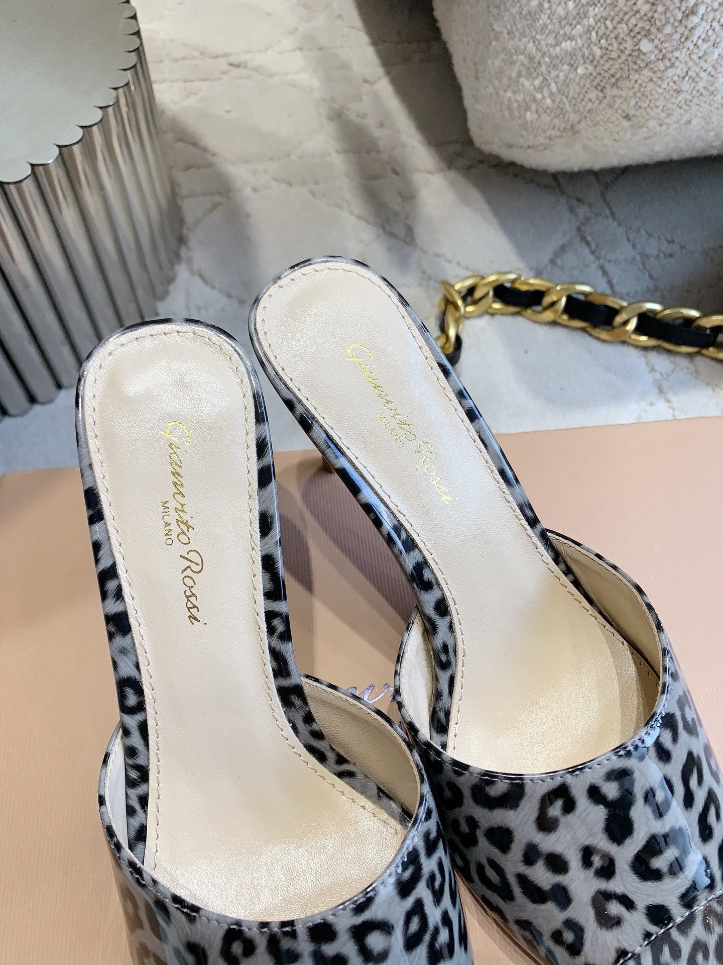 GR Leopard Print Pointed-Toe Mules 8.5cm Grey Patent Cowhide 851872