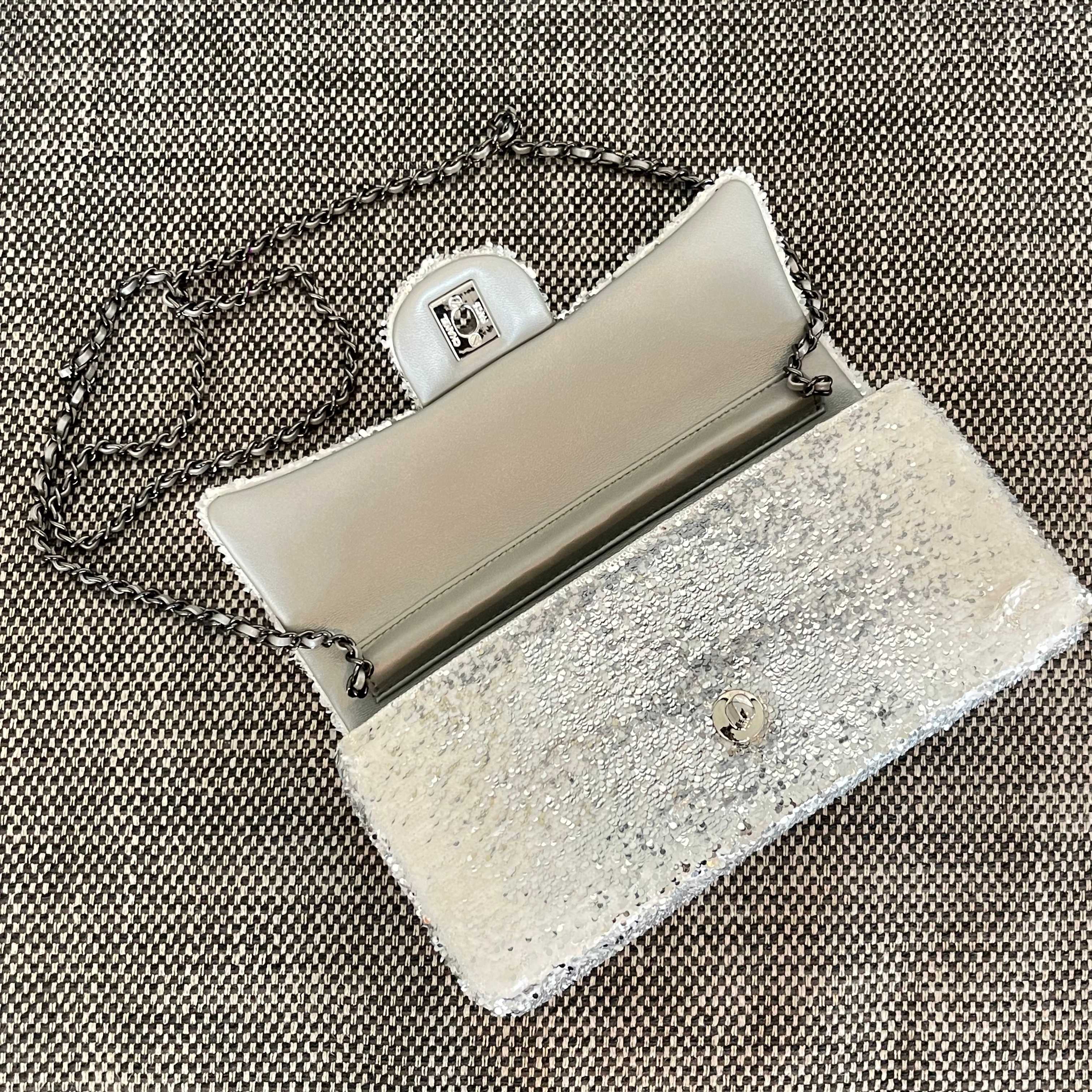 CC Flap Shoulder Bag 24cm Silver White Sequins