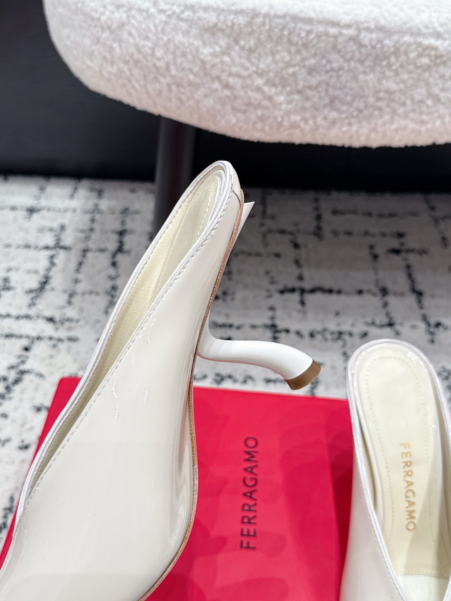 FG Itaca Pointed Toe Mules 9.5cm White Patent Leather 858413
