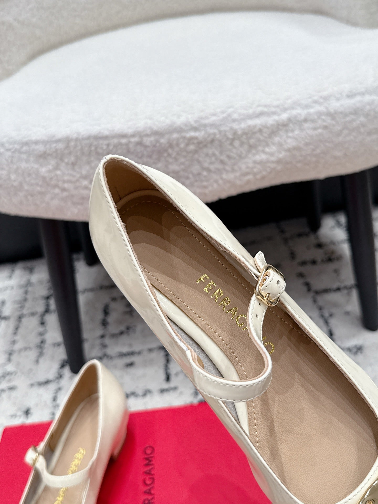 FG Vara Bow Round Toe Mary Jane Pumps 3.5cm White Patent Leather 458402