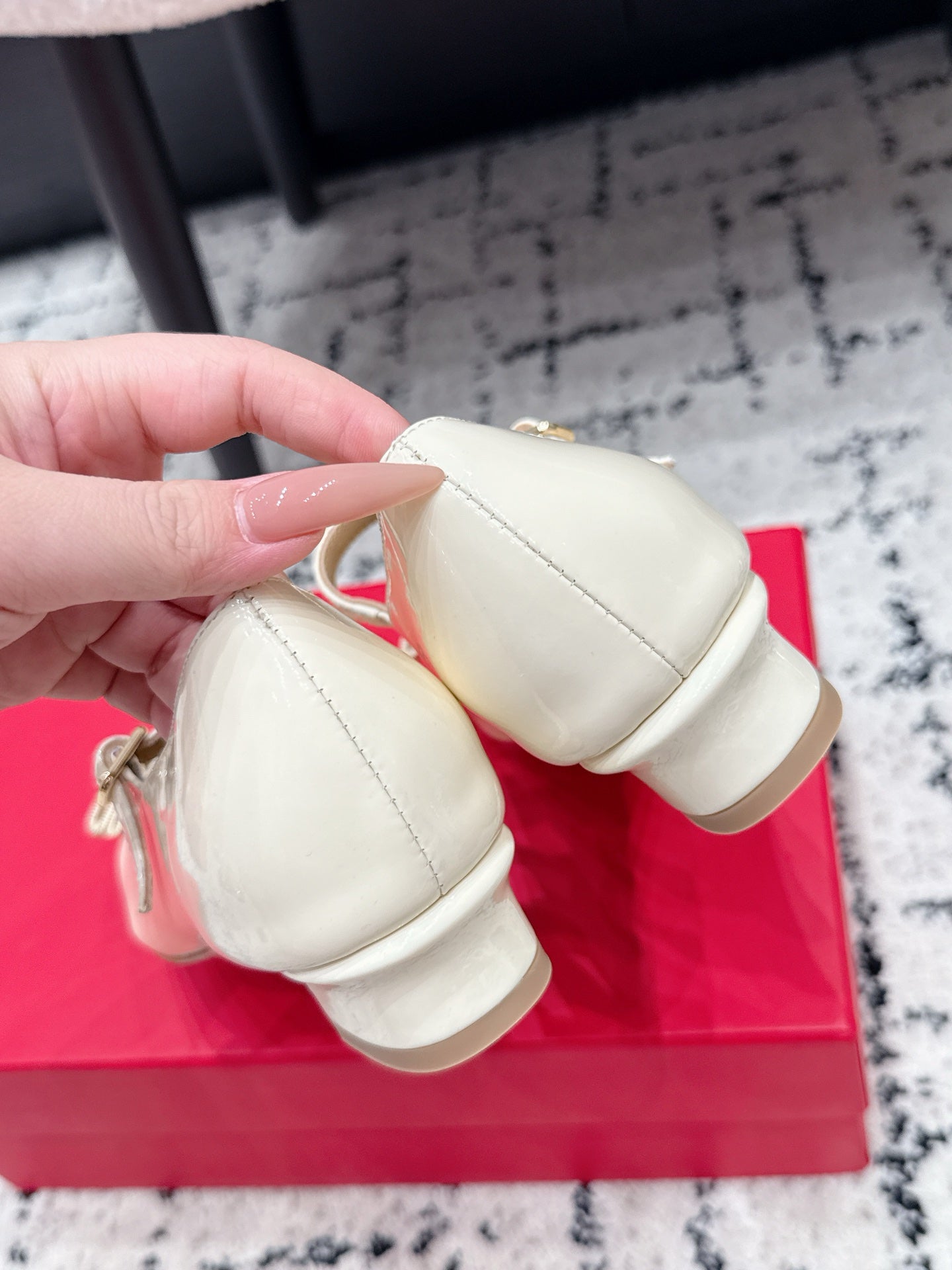 FG Vara Bow Round Toe Mary Jane Pumps 3.5cm White Patent Leather 458402