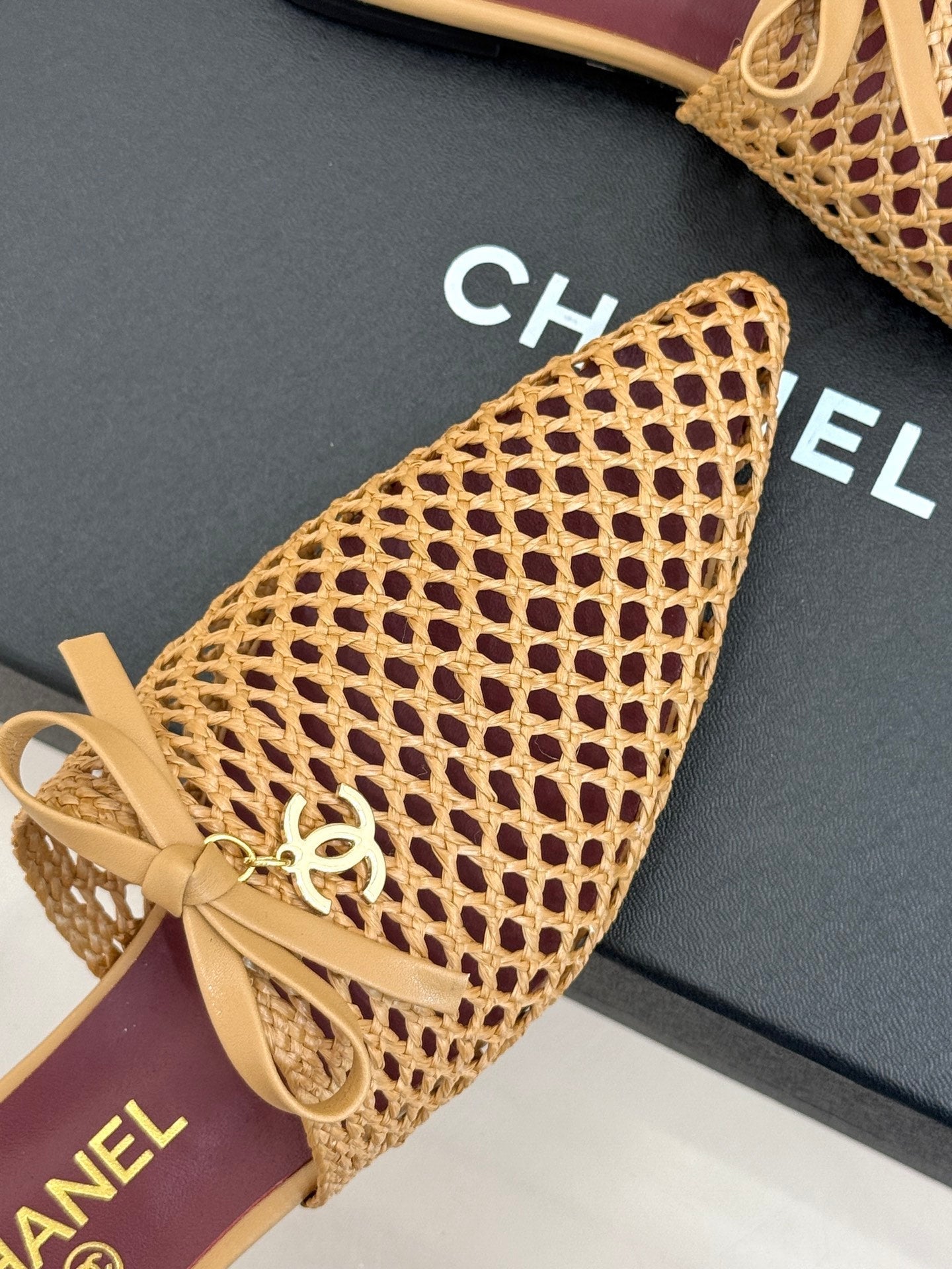 CC 26A Bow Pointed-Toe Mules Tan Leather 887972