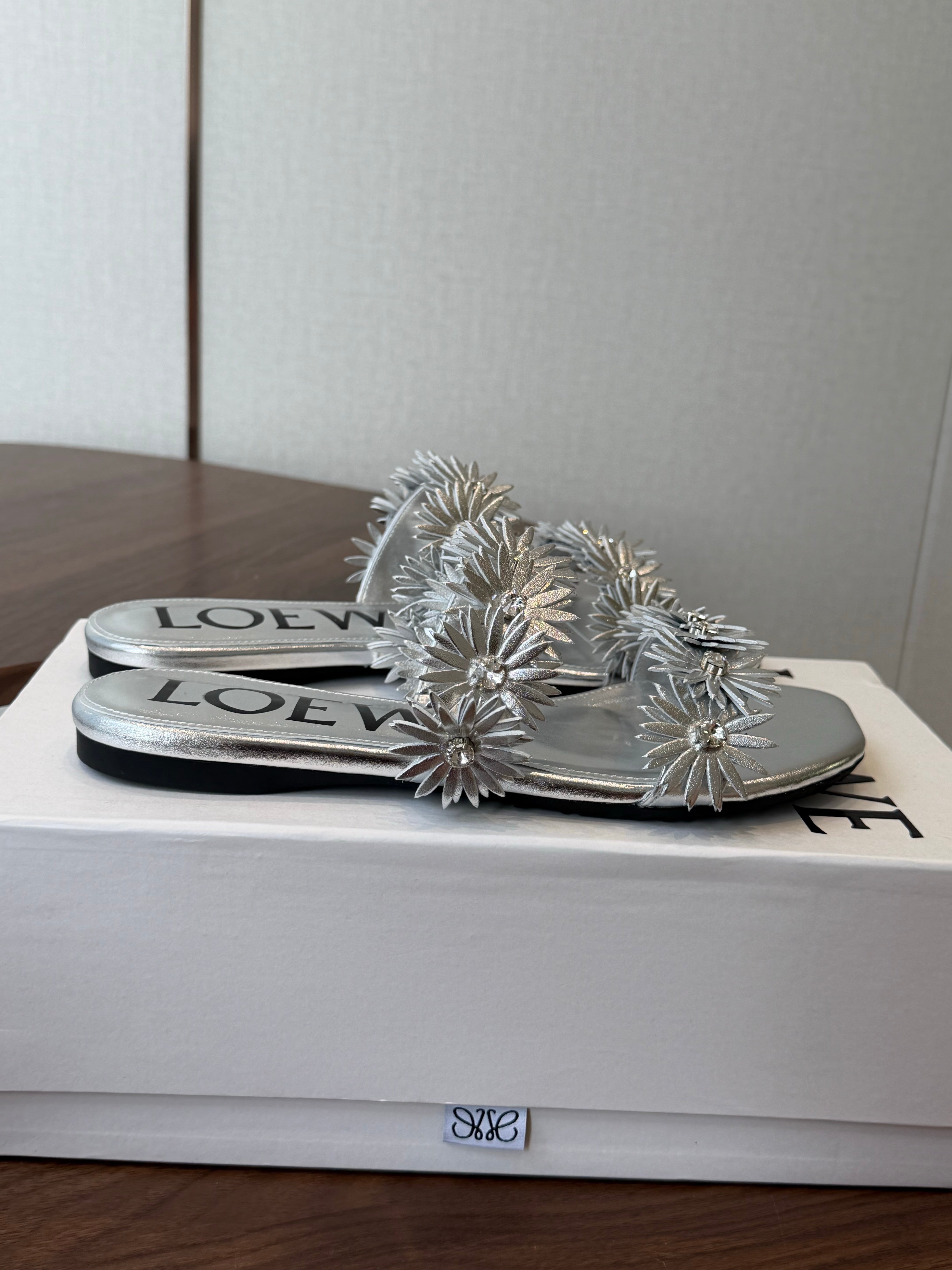 Loew Paula's Ibiza Petal Flower Flat Sandals Silver Leather 889894