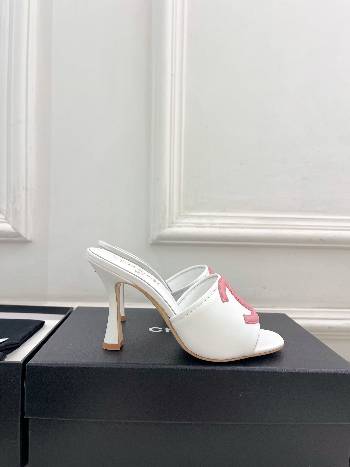 CC Double C Mules 9.5cm White Pink Leather 891677