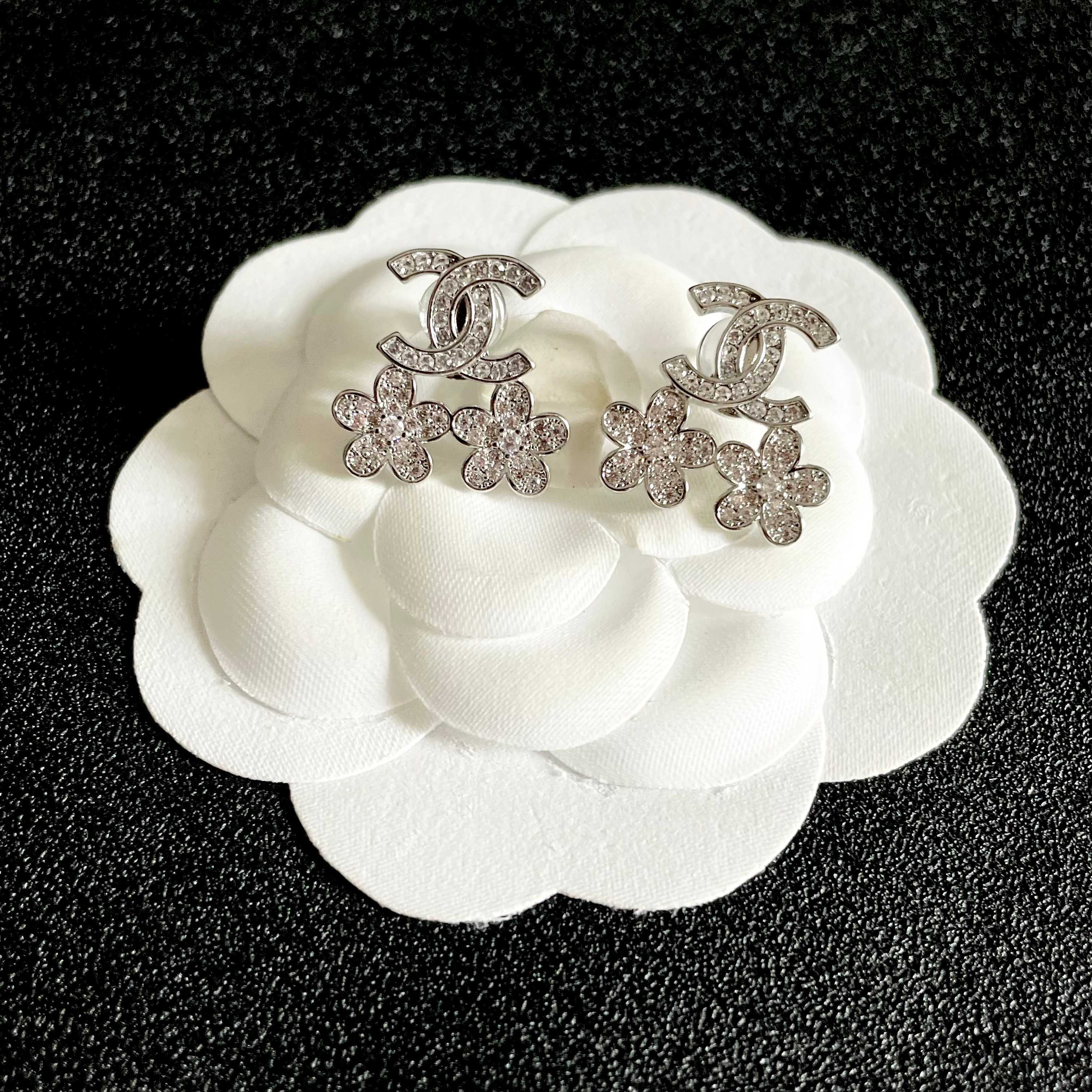 CC Flower Drop Earrings Crystal 659640