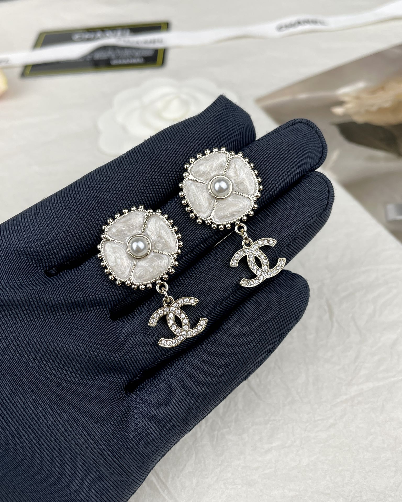 CC Earrings 284874