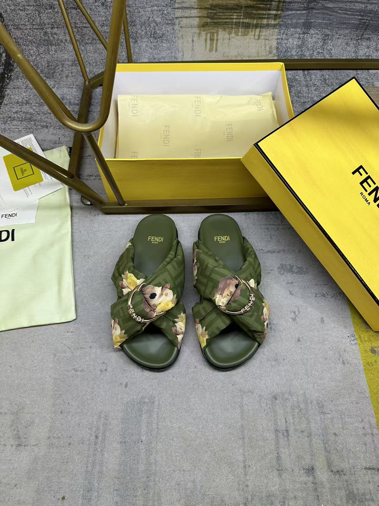 FF Feel Slides Green Multicolor Printed Canvas 928522