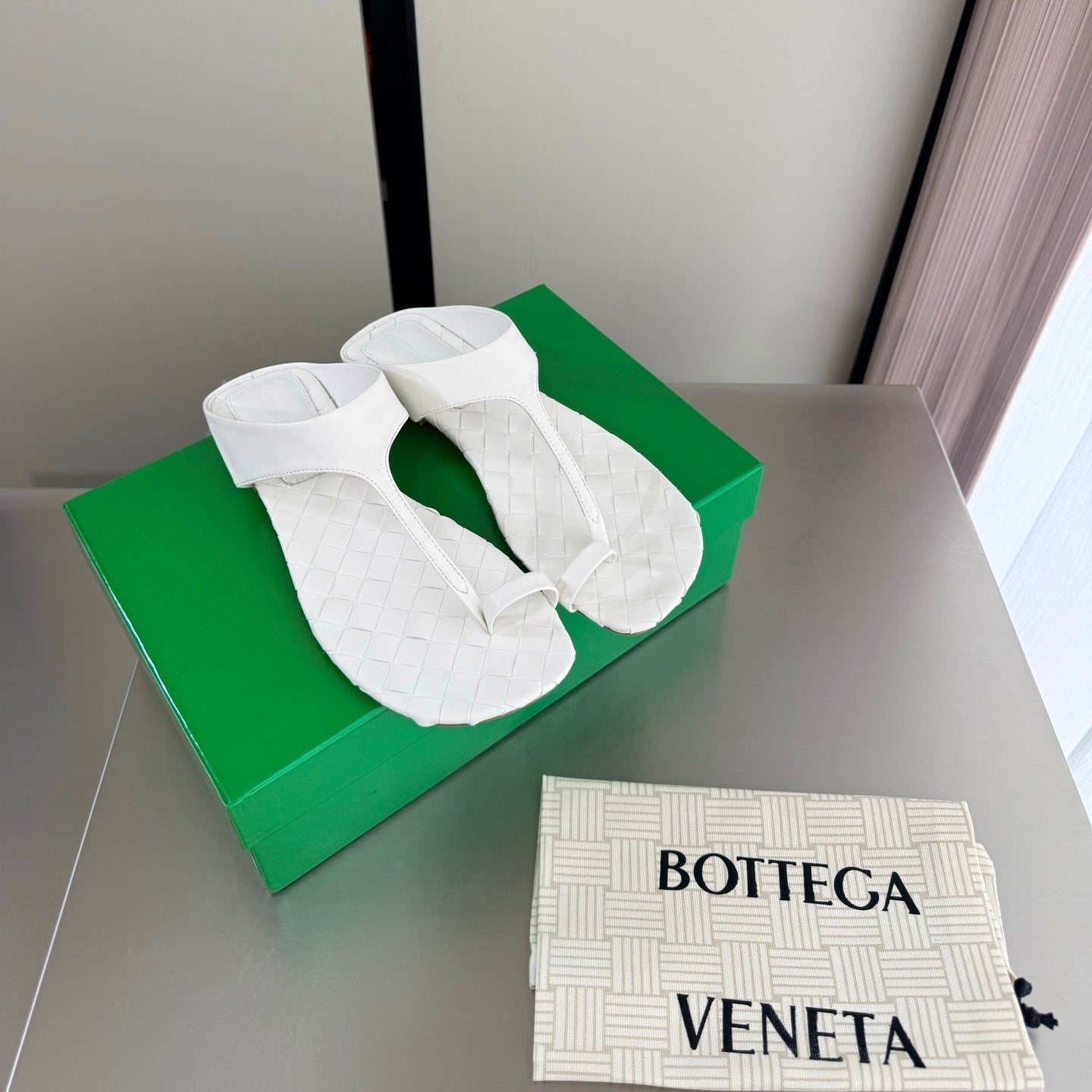 BV Livia Sandals White Intrecciato Leather 929500