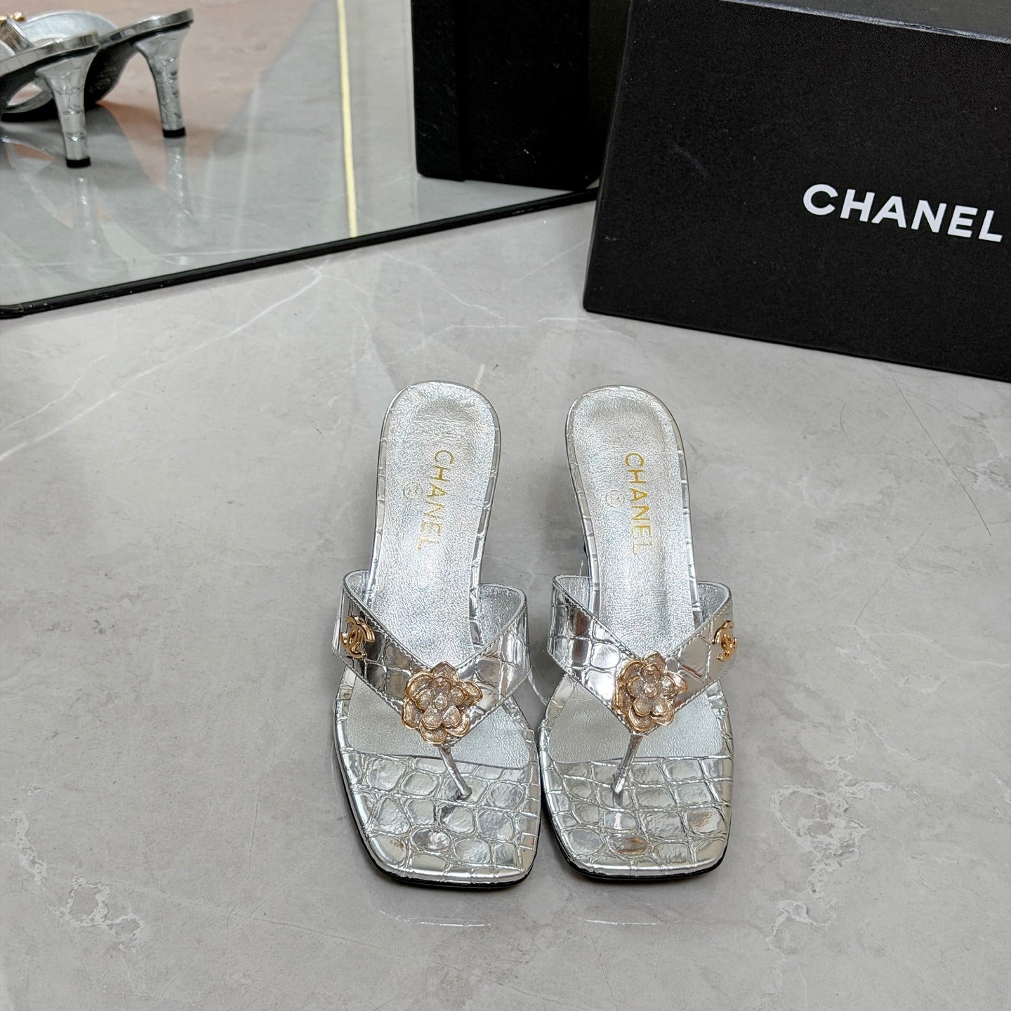 CC 26A Camellia Double C Thong Sandals 8.5CM Silver Stone-Grain Cowhide 938255