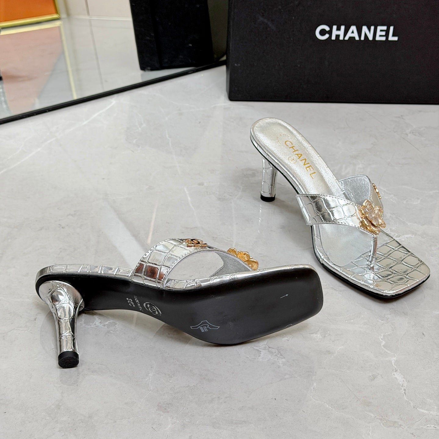 CC 26A Camellia Double C Thong Sandals 8.5CM Silver Stone-Grain Cowhide 938255