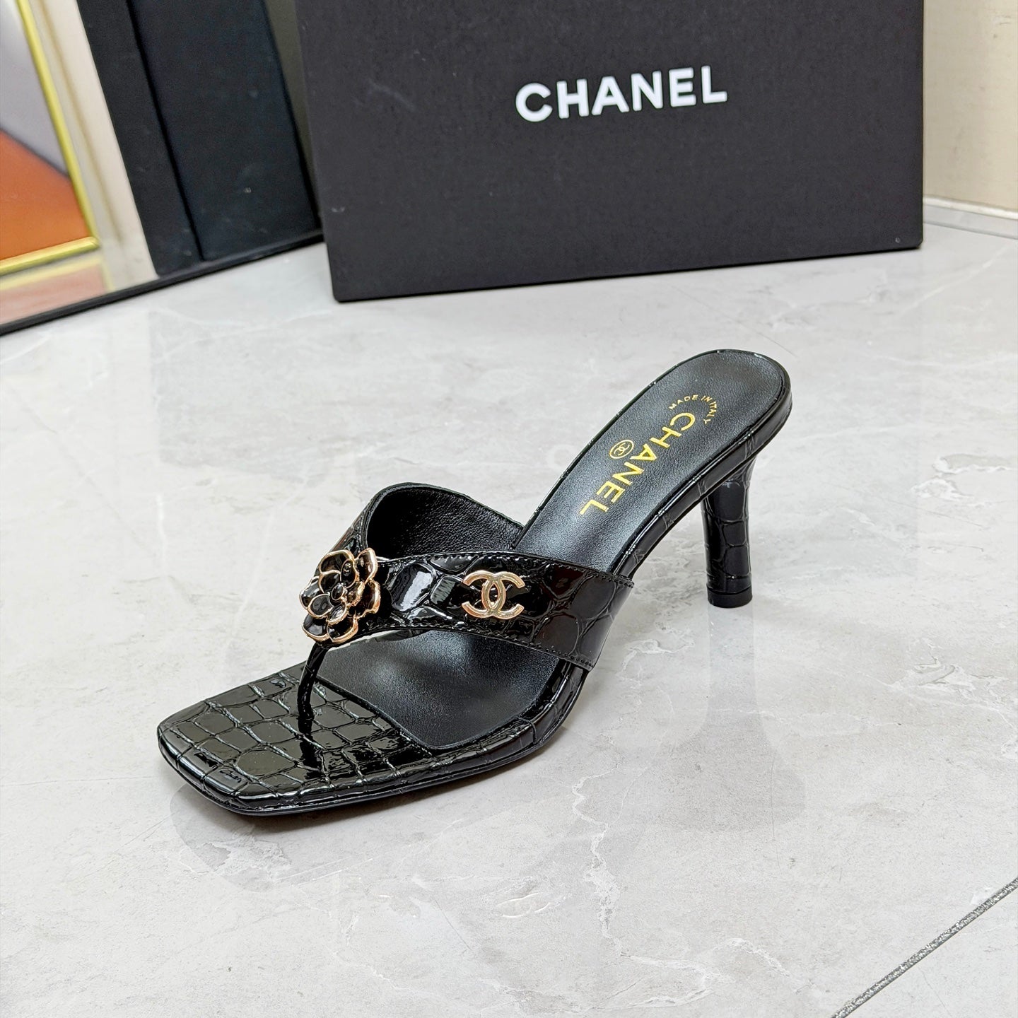 CC 26A Camellia Double C Thong Sandals 8.5CM Black Stone-Grain Cowhide 938251