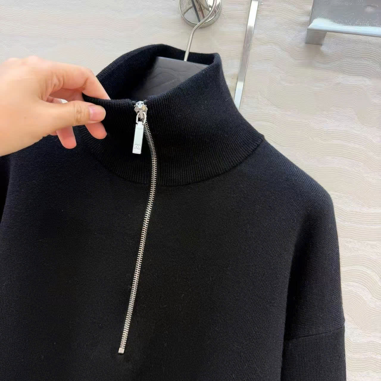 CC 26s Turtleneck Pullover Black Cashmere