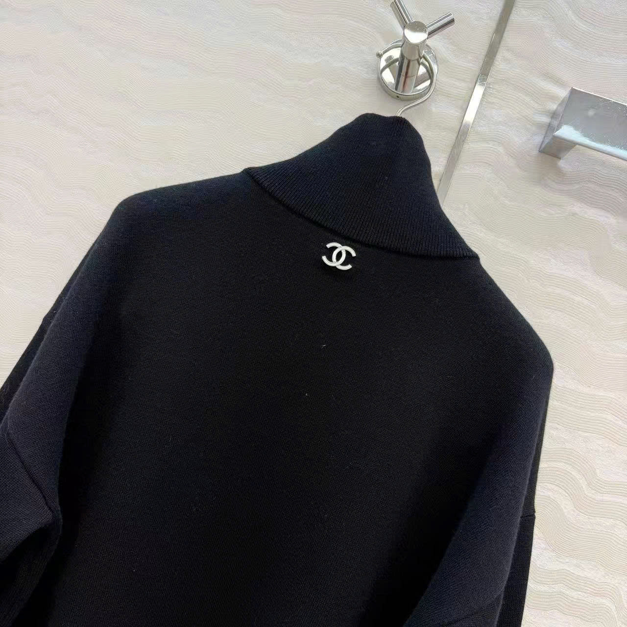 CC 26s Turtleneck Pullover Black Cashmere