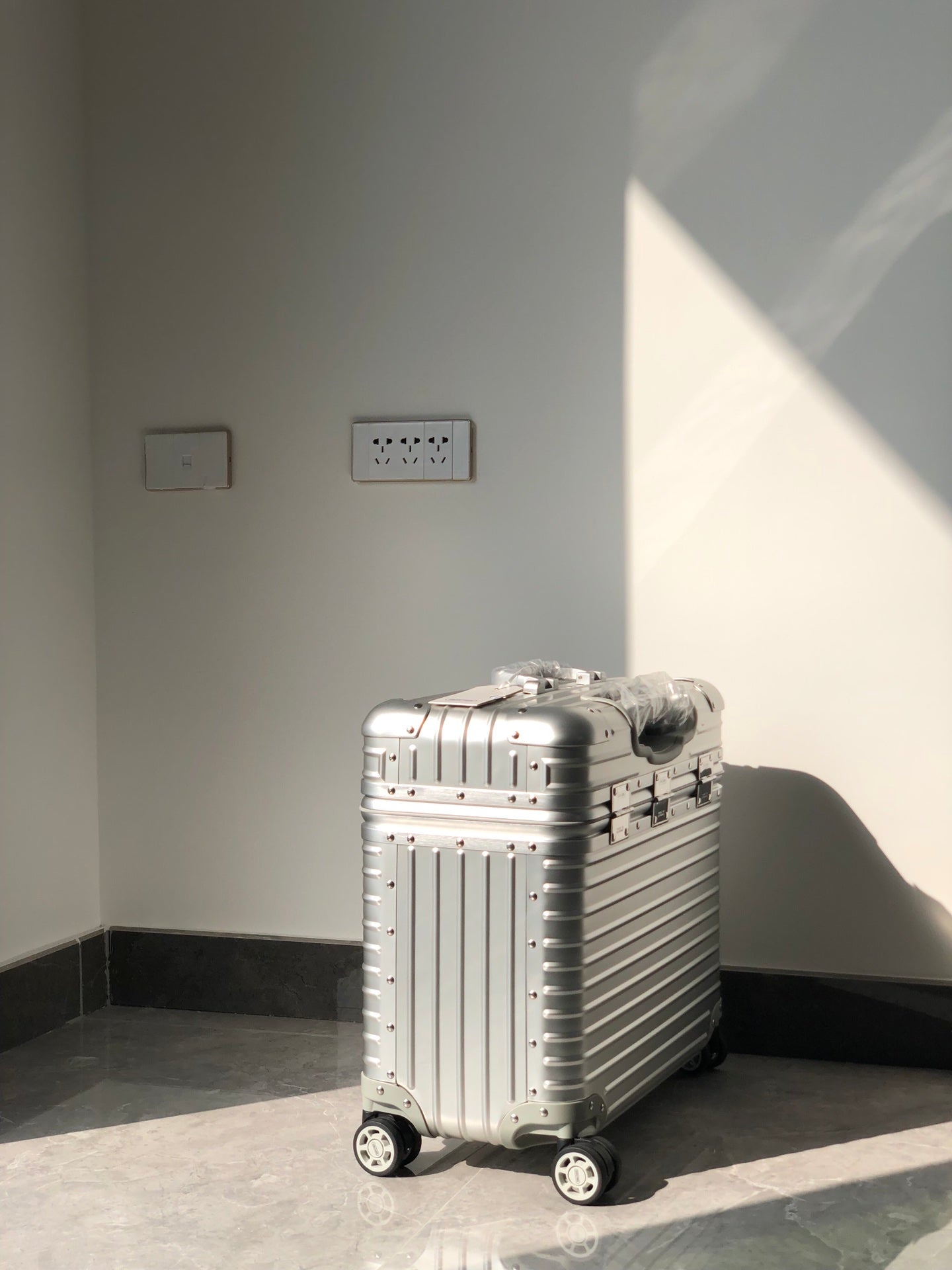 Rimowa 2025 Travel Suitcase Silver Aluminum 273821