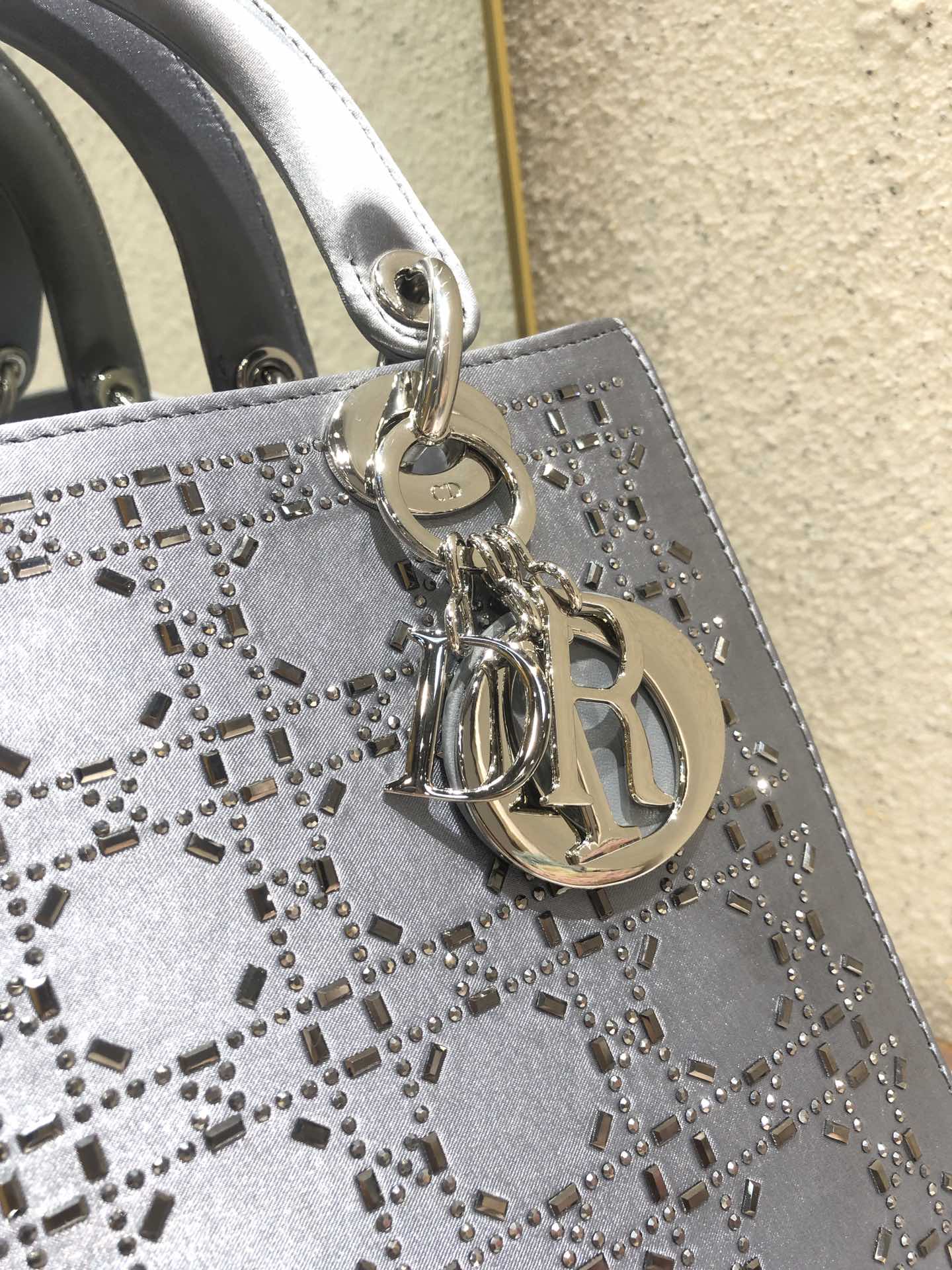 LADY 24 HANDBAG EMBOSSED DIAMOND IN GREY CALFSKIN