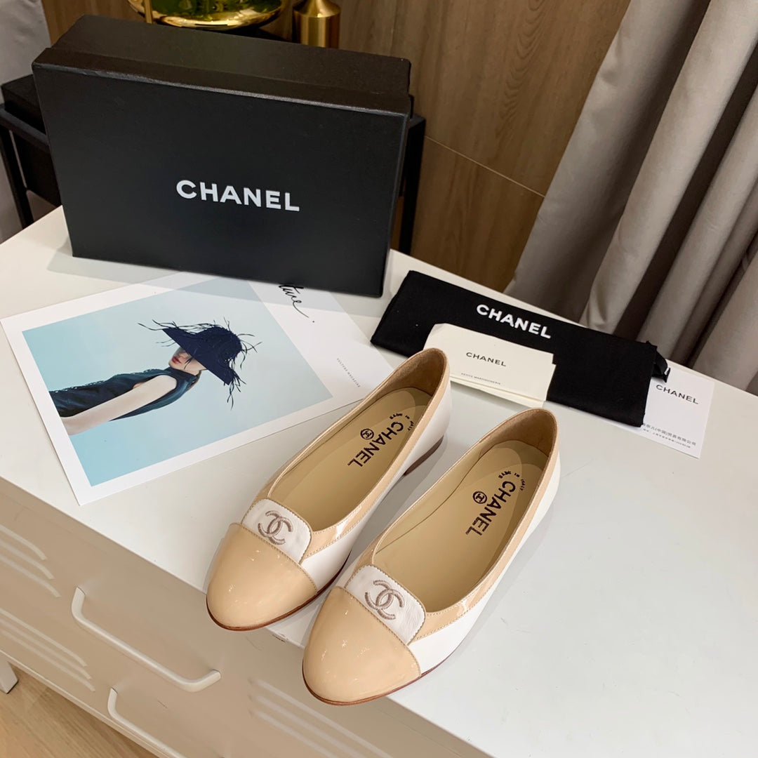 CC FW26 Ballet Flat White Beige Patent Leather 868037