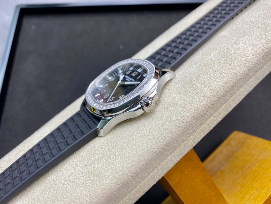 PATEK Aquanaut 35.6mm Black Diamond