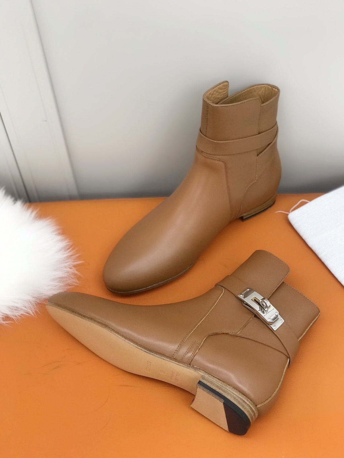 HM 26S Bow Buckle Ankle Boots 2cm Tan Leather 112860