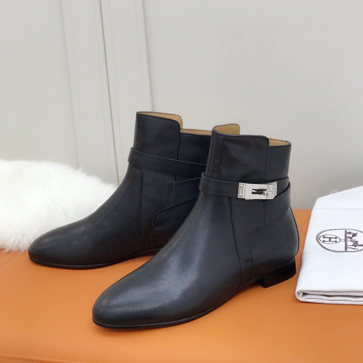 HM 26S Kelly Buckle Neo Ankle Boots 2cm Black Leather 112859