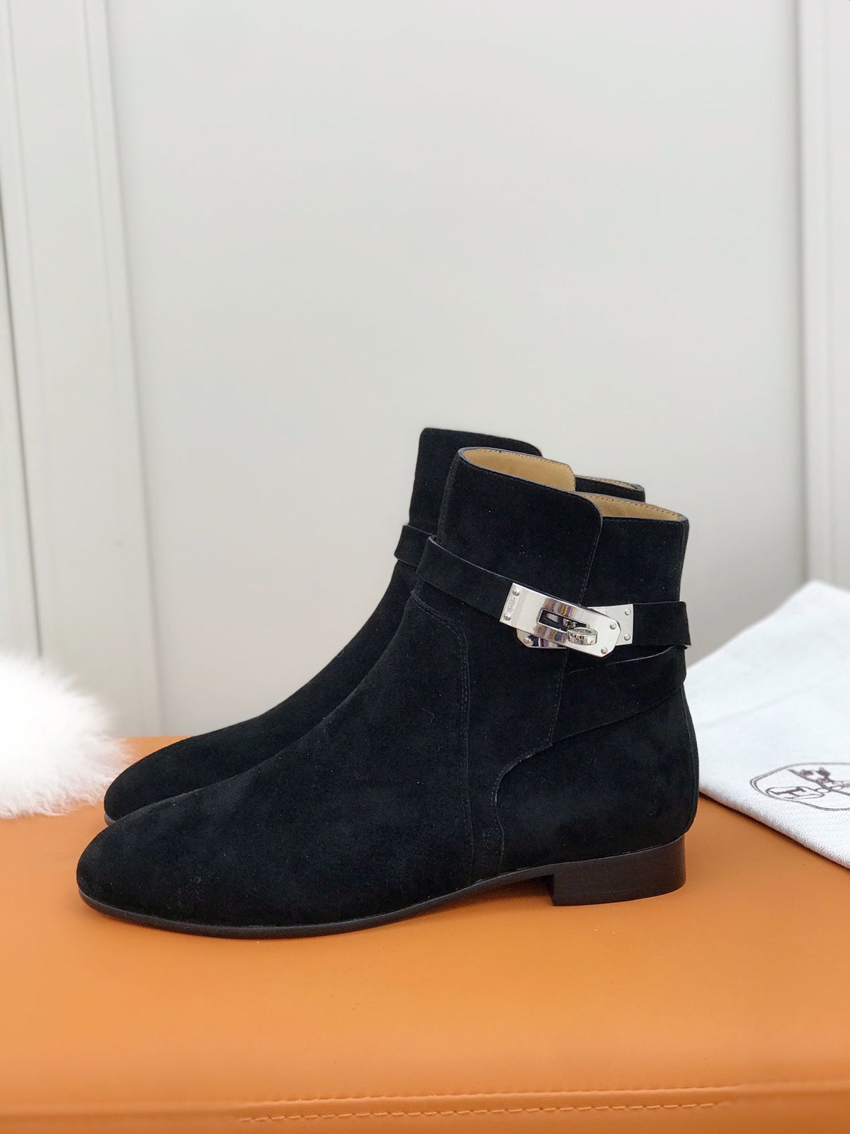 HM 26S Kelly Buckle Neo Ankle Boots 2cm Black Suede 112862