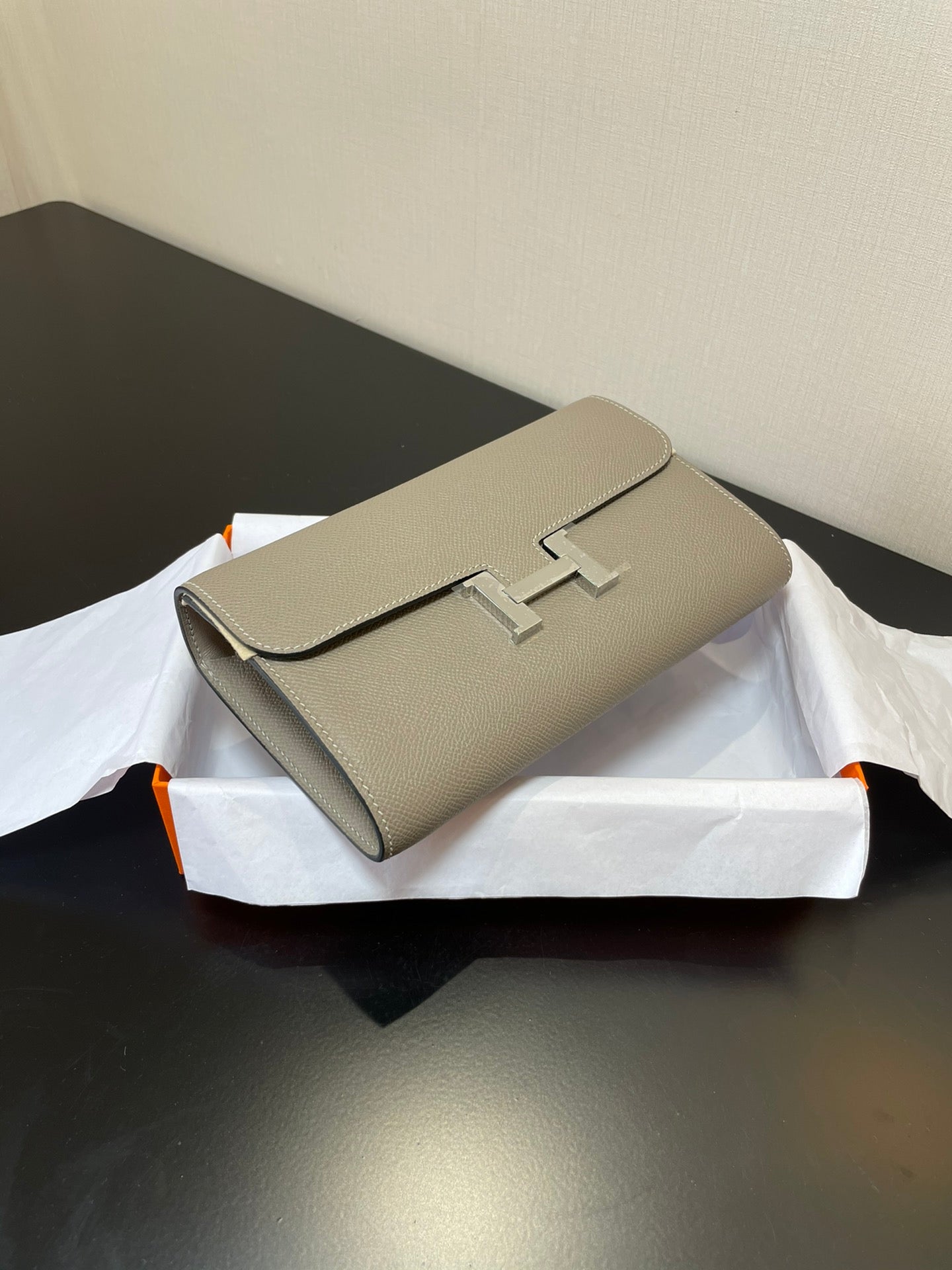 CONSTANCE TO GO 20.5 GREY EPSOM SILVER HARDWARE