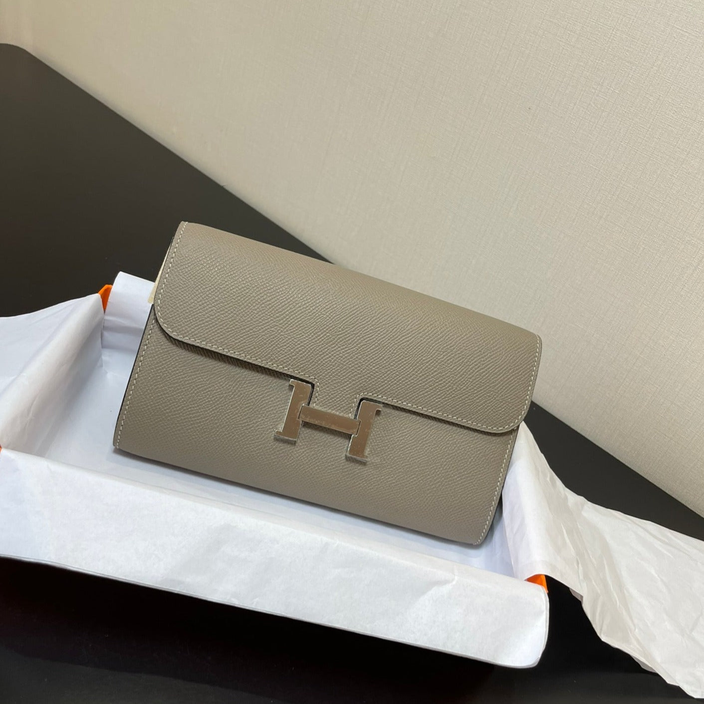 CONSTANCE TO GO 20.5 GREY EPSOM SILVER HARDWARE