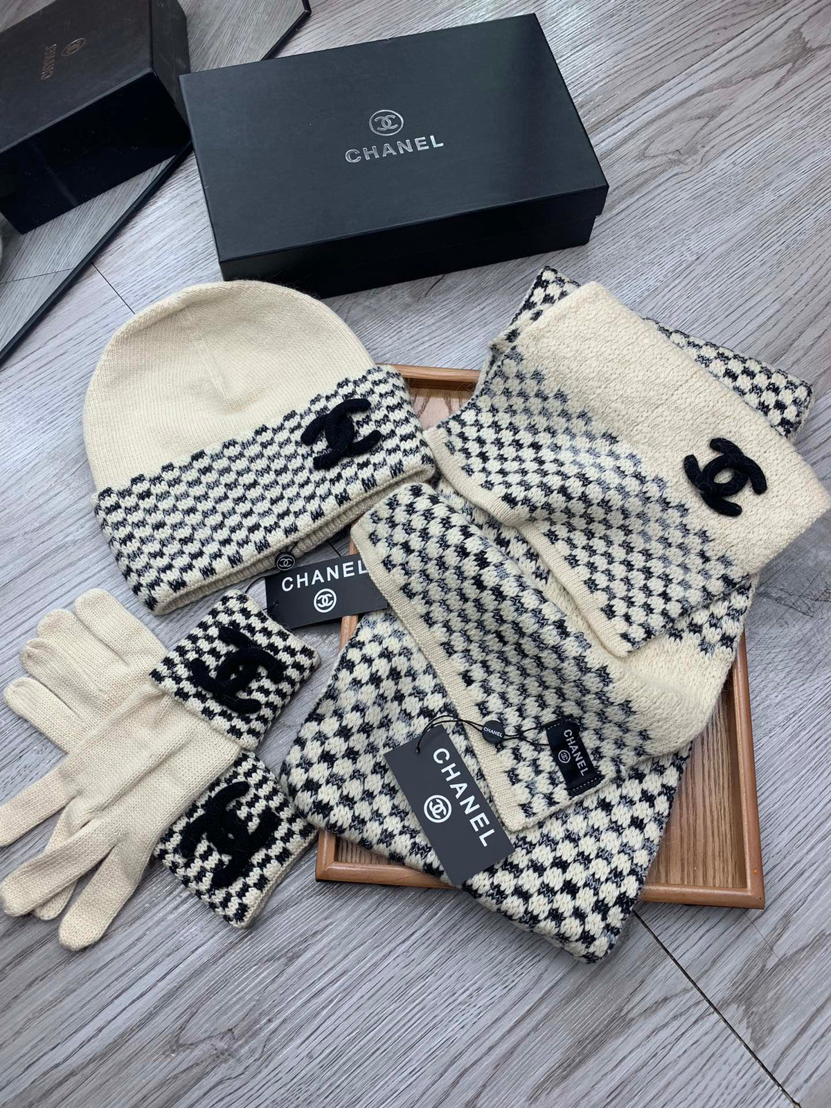 CC Hat Scarf Gloves Set White Jacquard 475108