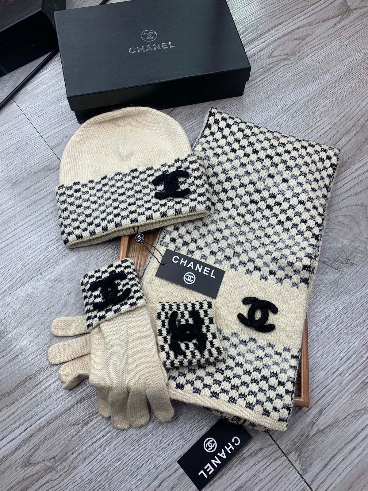 CC Hat Scarf Gloves Set White Jacquard 475108