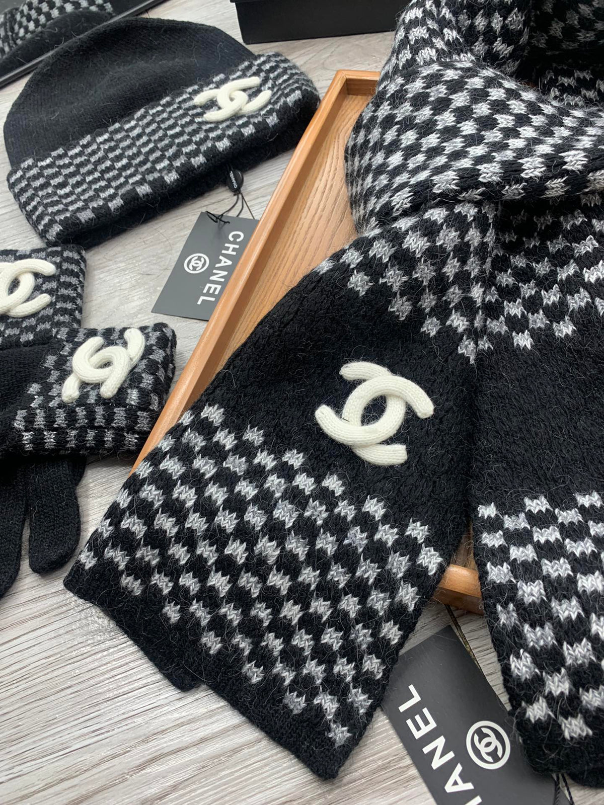 CC Hat Scarf Gloves Set Black Jacquard 475109