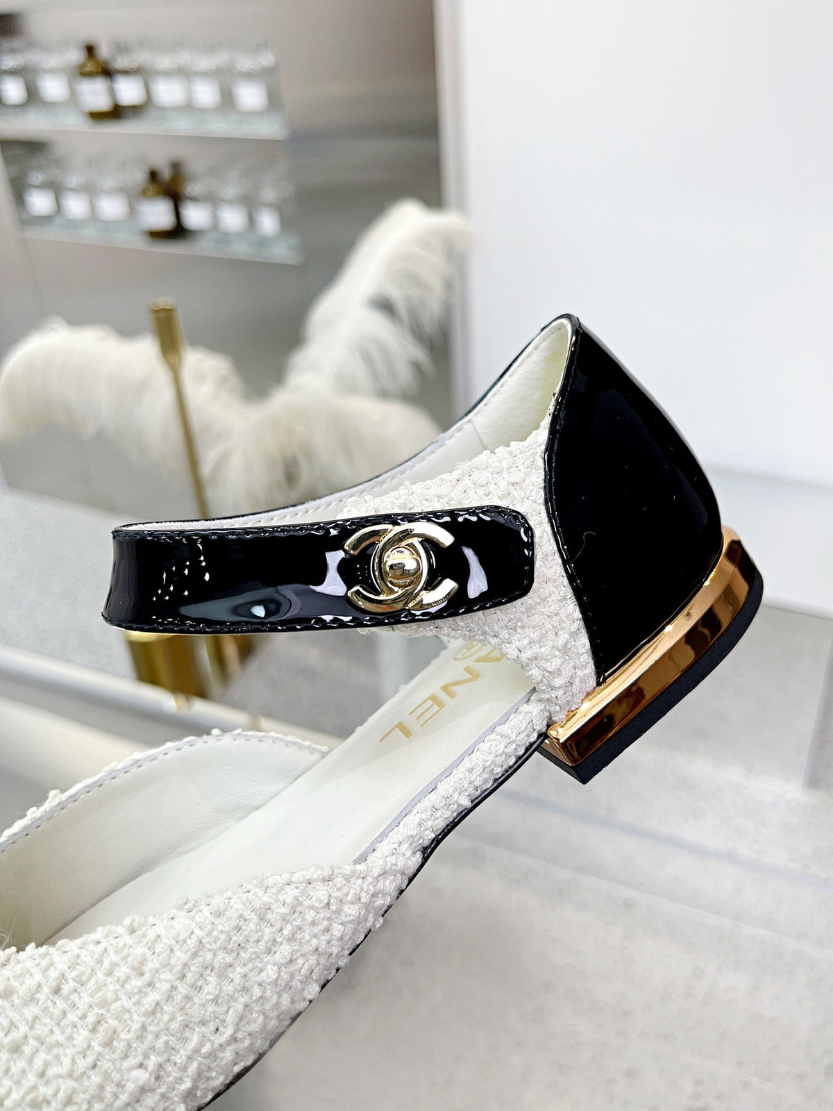 CC 26S Mary Jane Flats Shoes White Black Tweed Patent Leather 147300