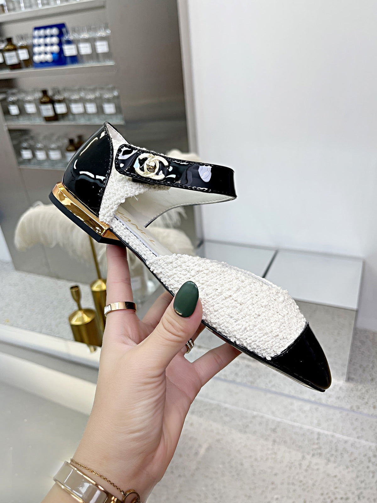 CC 26S Mary Jane Flats Shoes White Black Tweed Patent Leather 147300