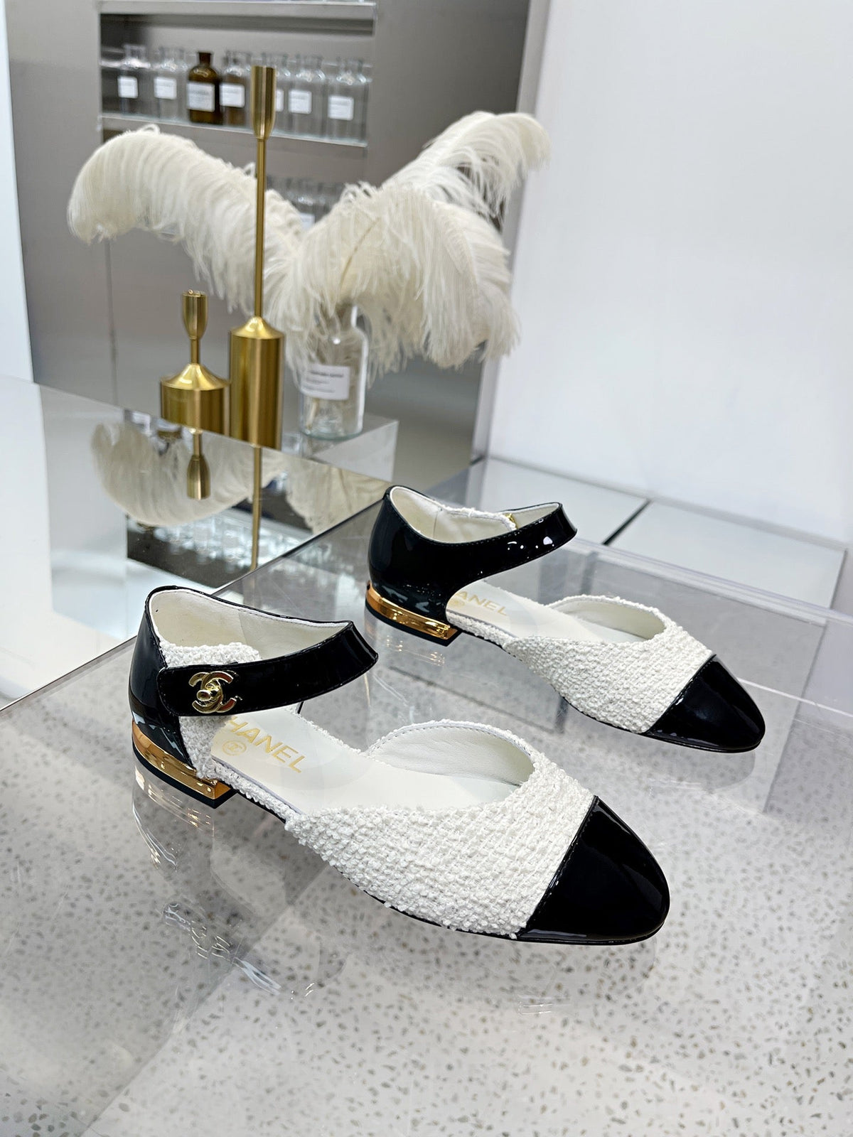 CC 26S Mary Jane Flats Shoes White Black Tweed Patent Leather 147300