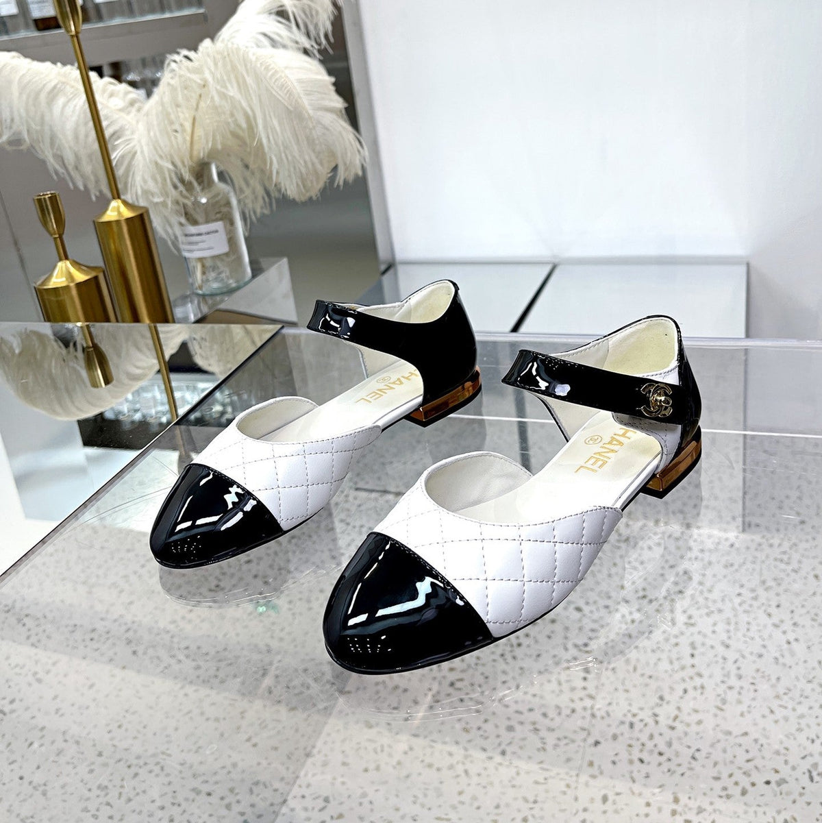 CC 26S Mary Jane Flats Shoes Black White Quilted Patent Leather 147296