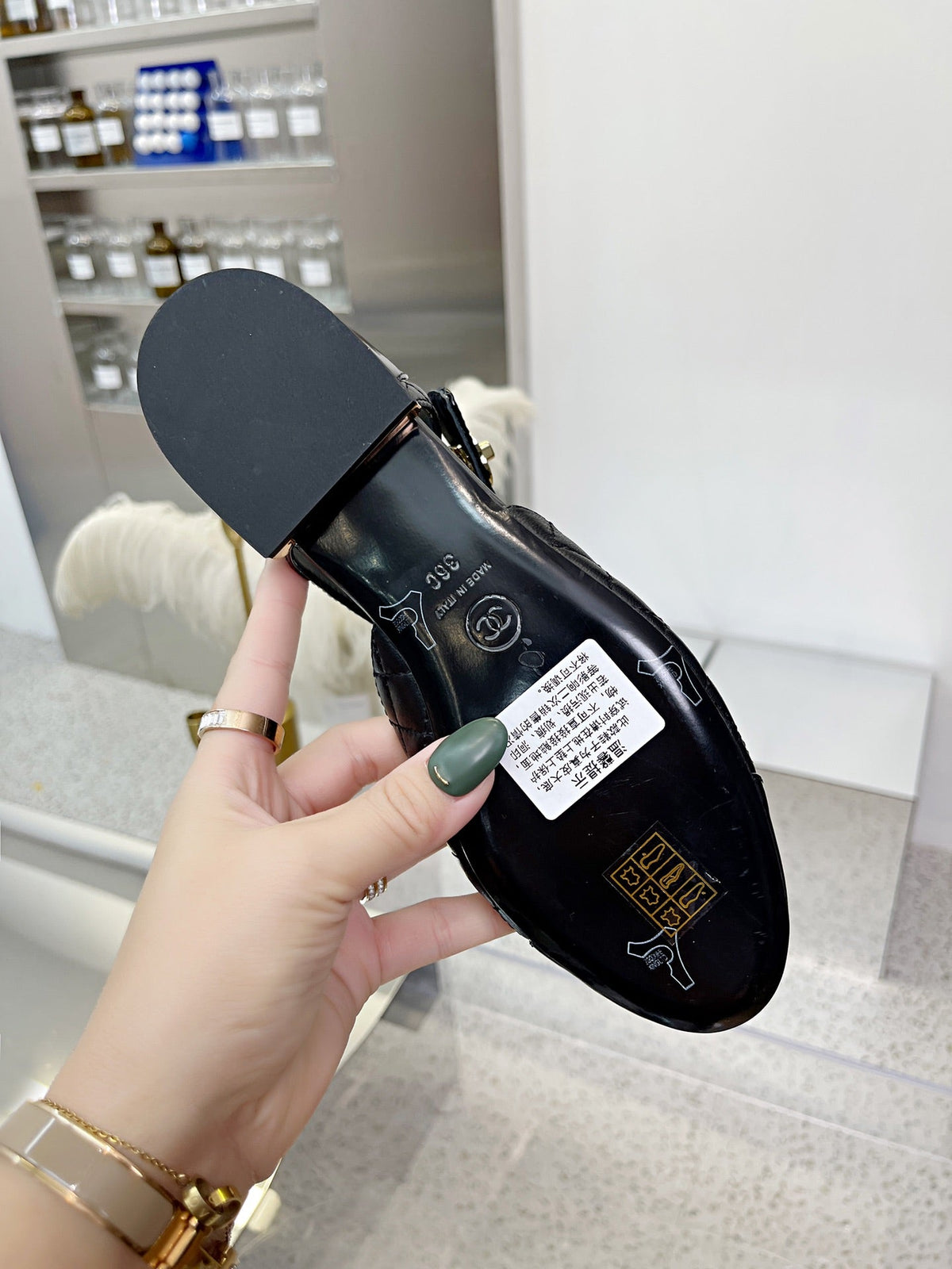 CC 26S Mary Jane Flats Shoes Black Quilted Patent Leather 147297