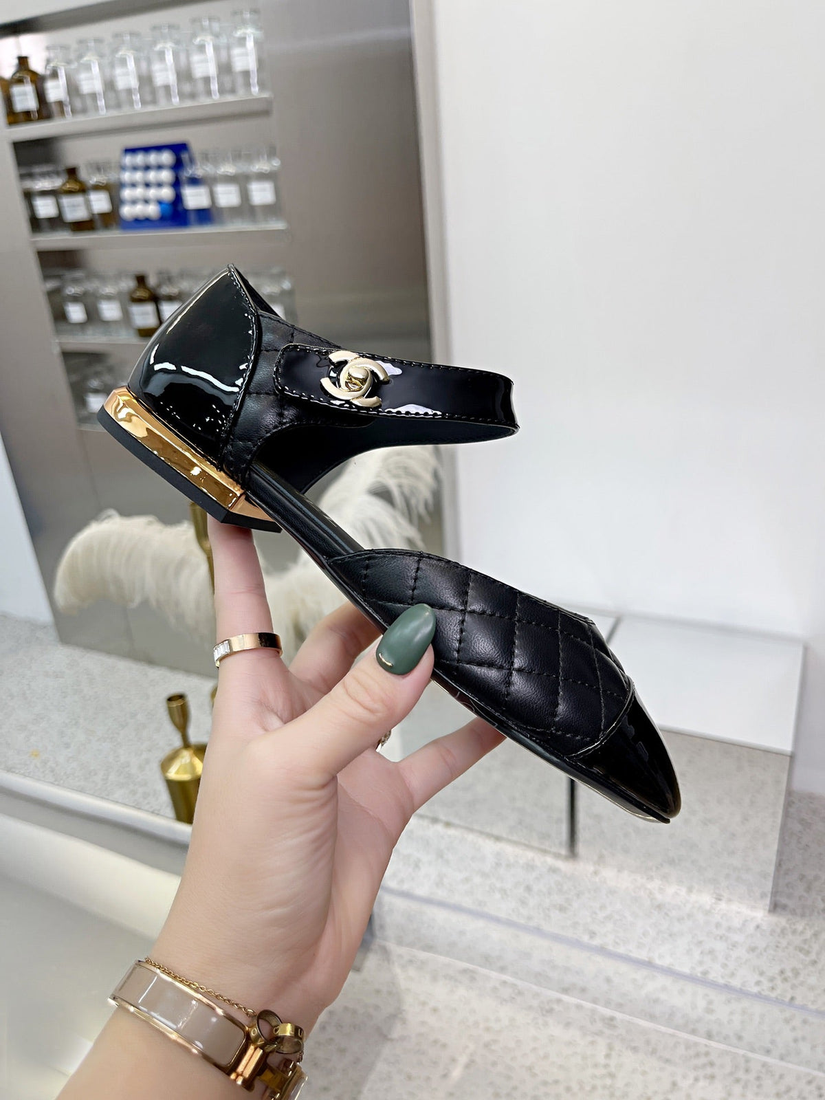 CC 26S Mary Jane Flats Shoes Black Quilted Patent Leather 147297