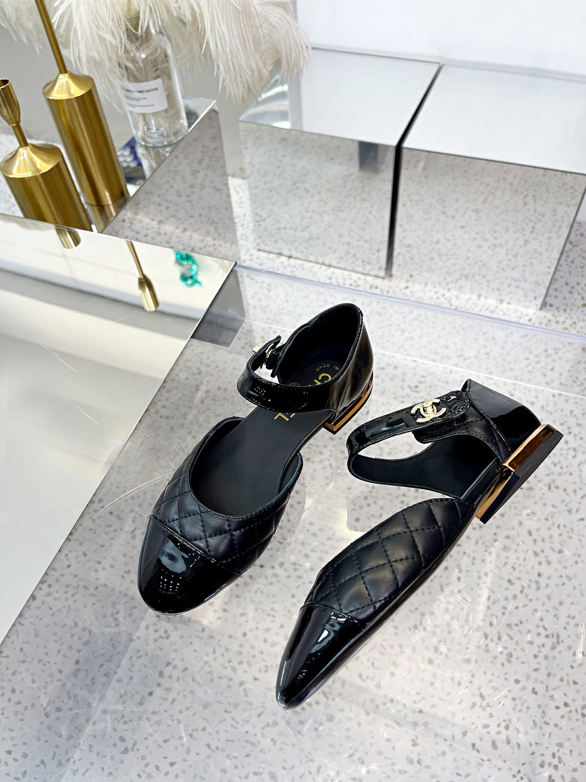 CC 26S Mary Jane Flats Shoes Black Quilted Patent Leather 147297