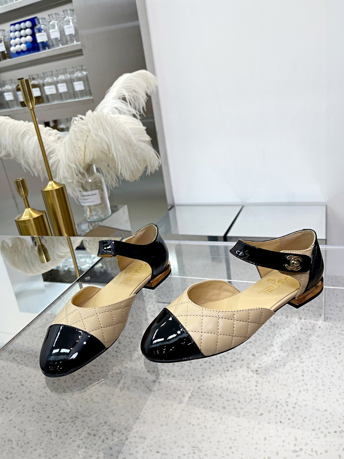 CC 26S Mary Jane Flats Shoes Beige Black Quilted Patent Leather 147298