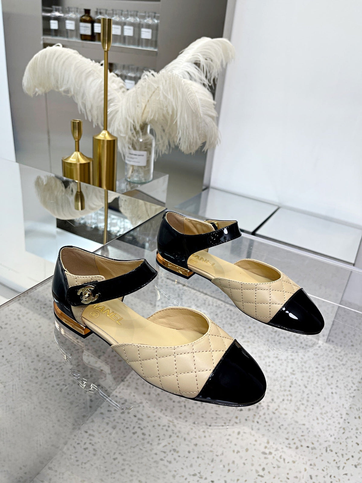 CC 26S Mary Jane Flats Shoes Beige Black Quilted Patent Leather 147298