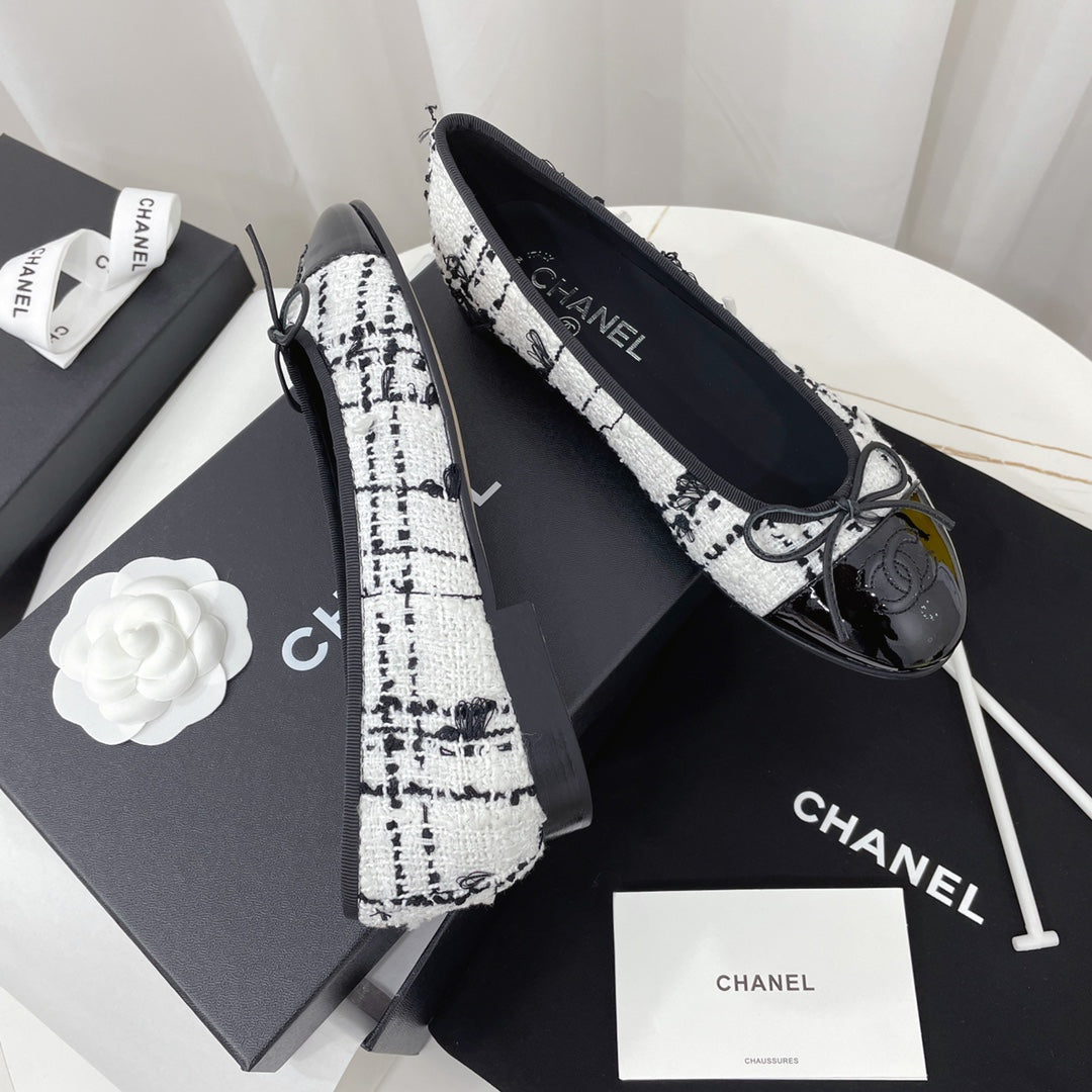 CC 26s Ballet Flat Black White Tweed Leather 944421